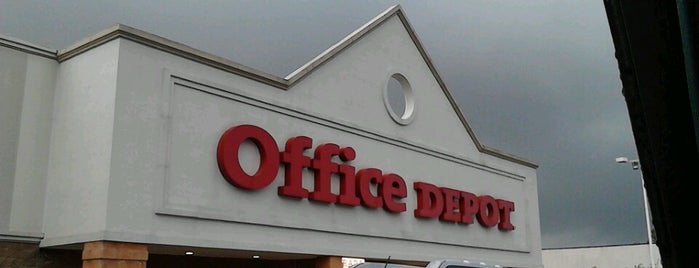Office Depot Fuentes is one of Tempat yang Disukai Susie.