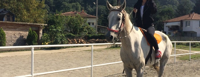 DorAt Çiftliği is one of JOY'un Beğendiği Mekanlar.