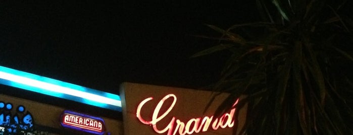 Grand Cafe is one of Tempat yang Disimpan Queen.