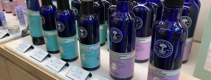 Neal's Yard Remedies 銀座店 is one of Japan.