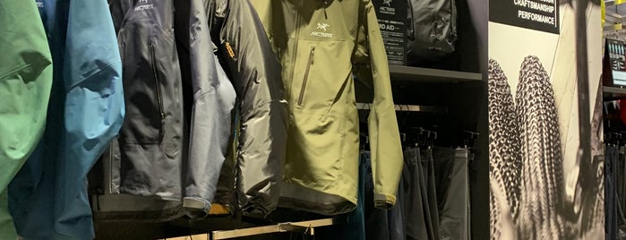 ARC'TERYX is one of お店.