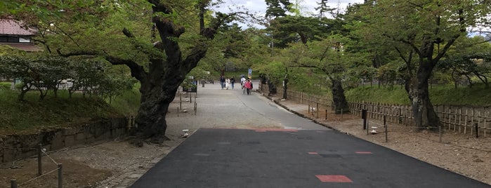 椿坂 is one of 鶴ヶ城公園.