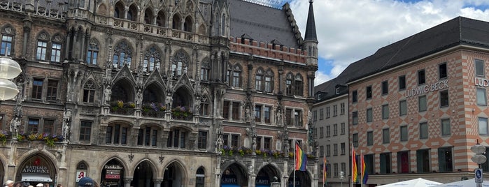 Petersplatz is one of München.