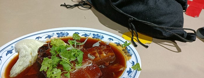 Rong Ji Seafood is one of Locais curtidos por Joyce.