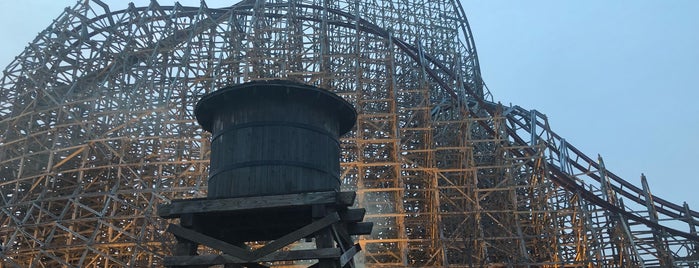 Steel Vengeance is one of Coaster Quest 🎢.