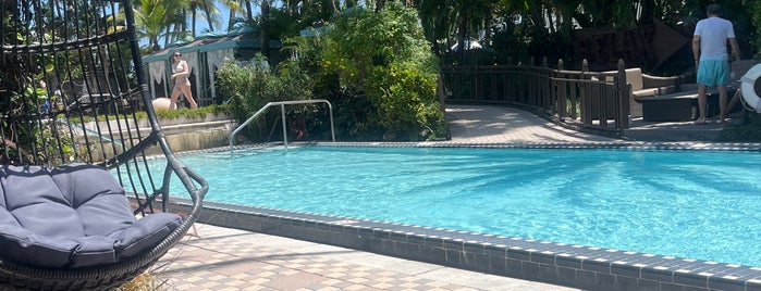 National Hotel Pool is one of Vacation spots.
