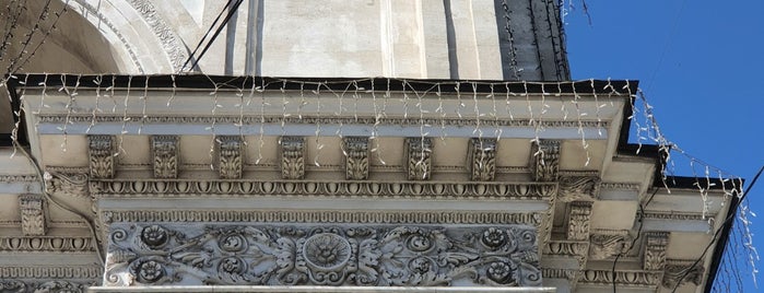 Arco de Triunfo is one of MDA Chisinau.
