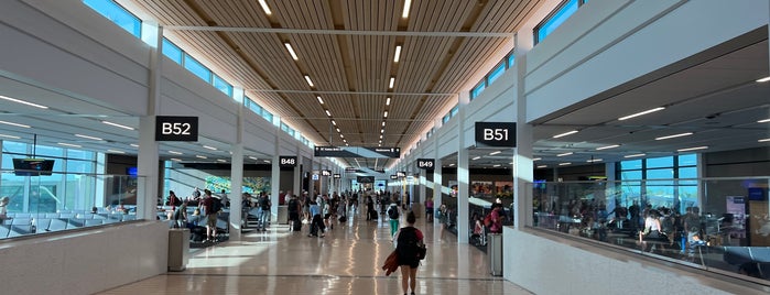 Kansas City International Airport (MCI) is one of Amy'ın Beğendiği Mekanlar.