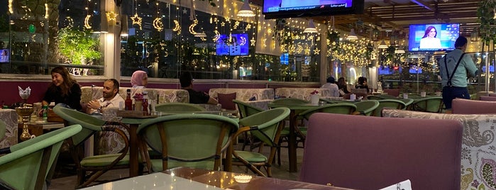 Grapes Restaurant & Lounge is one of Lieux sauvegardés par Ashraf.