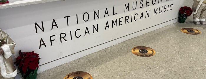 National Museum of African American Music is one of Locais curtidos por Alison.