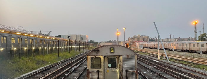 MTA Subway - Canarsie/Rockaway Pkwy (L) is one of NYC Subways J/Z, 7, L, G, S.
