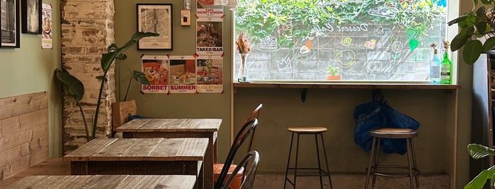 Cafe Secret Window is one of free Wi-Fi in 新宿区.