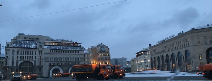 Новая площадь is one of Moscow.
