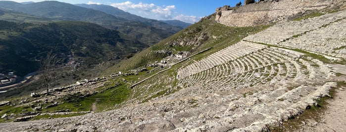 Bergama Kalesi Akropol is one of izmir.