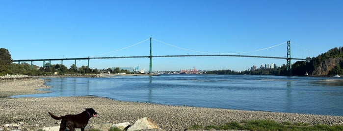 West Vancouver Sea Wall is one of Vanocuver & Lower Mainland Beaches.