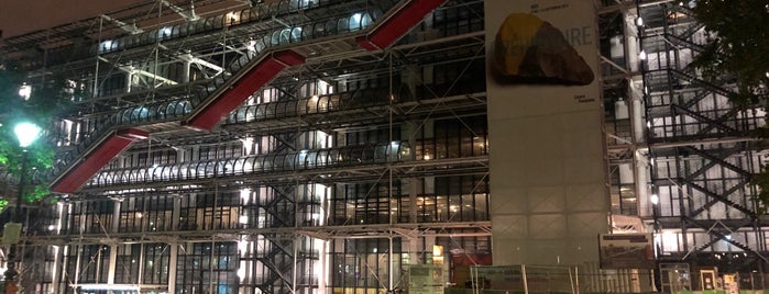 Arrêt Les Halles - Centre Georges Pompidou [38, 47, N12, N13, N14, N23] is one of Paris 🇫🇷.