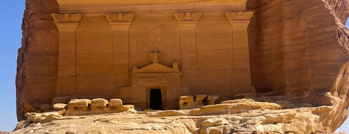 Al Sanae Tomb is one of Ula’a.