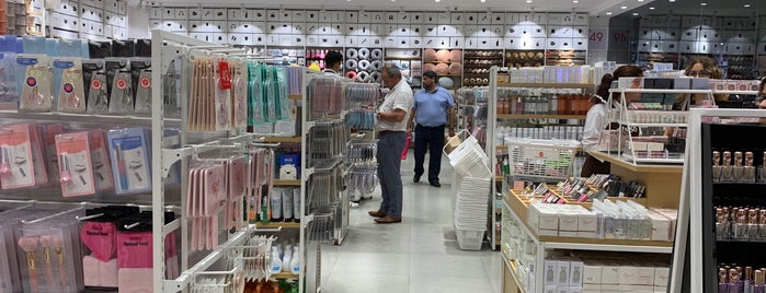 Miniso is one of Lugares favoritos de José.