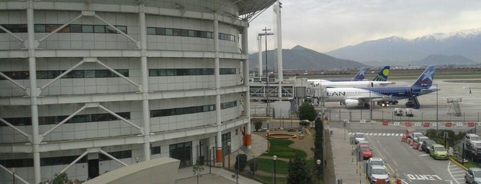 Aeropuerto Internacional Comodoro Arturo Merino Benítez (SCL) is one of Volta ao Mundo oneworld: Santiago.