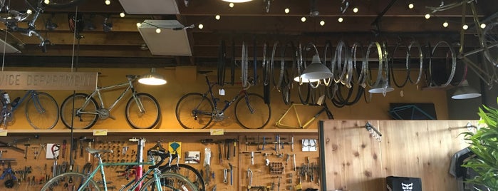 Velo Cult Bicycle Shop & Bar is one of Portland.
