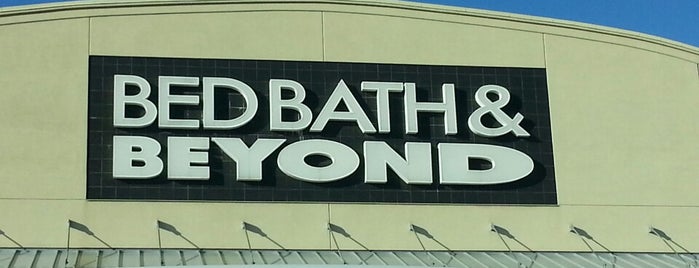 Bed Bath & Beyond is one of Tempat yang Disukai Chyrell.