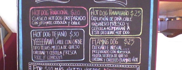 Dr. Frankfurter's Monstrous Hot Dogs is one of สถานที่ที่ Juan Carlos ถูกใจ.