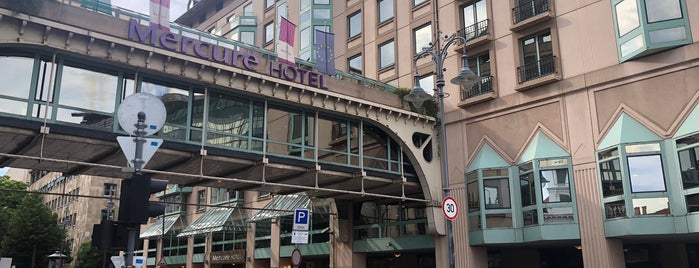 Hotel Mercure Budapest Korona is one of Tempat yang Disukai Rafael.