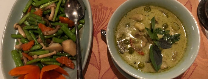 Chanadda Royal Thai Cuisine is one of Posti che sono piaciuti a Sonia.