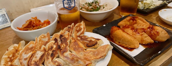 Kitchen Tachikichi is one of 餃子.