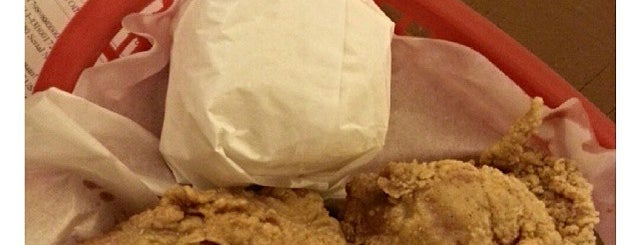 Tom Sawyer's Old Fashioned Krispy Chicken is one of Posti che sono piaciuti a Shank.