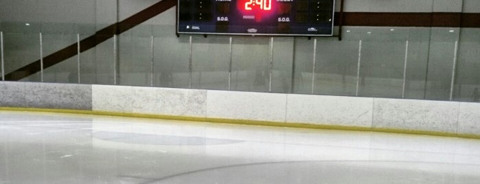 Cleland Ice/In-line Skating Rink is one of Ya'akov'ın Beğendiği Mekanlar.