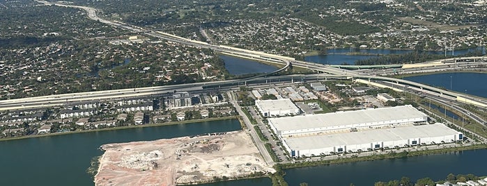 フォートローダーデール・ハリウッド国際空港 (FLL) is one of Florida.