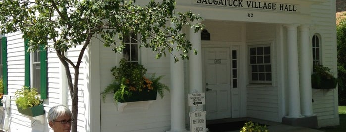 Saugatuck City Hall is one of สถานที่ที่ Ray ถูกใจ.