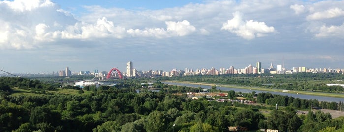 Крылатские холмы is one of Parks and Gardens.
