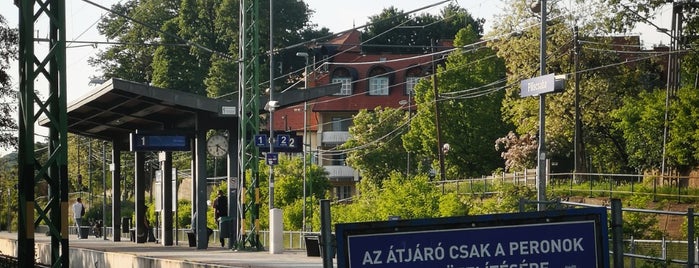 Piliscsaba vasútállomás is one of 2-es vonal.