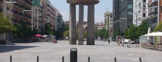 Plaza de Salvador Dalí is one of Tempat yang Disukai Vanessa.