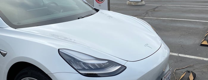 Tesla Supercharger is one of Ladestationen Auto.
