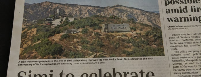 Simi Valley City Hall is one of Locais curtidos por Bruce.