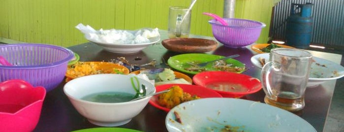 Warung pak jo is one of Must-visit Food in Banjarbaru.