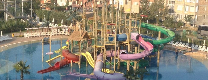 Action Aquapark is one of สถานที่ที่ Juli ถูกใจ.