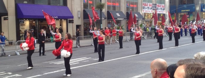 Columbus Day Parade is one of Orte, die JRA gefallen.