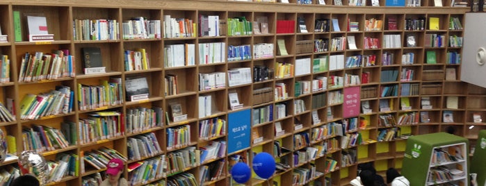 ソウル図書館 is one of JulienFさんのお気に入りスポット.