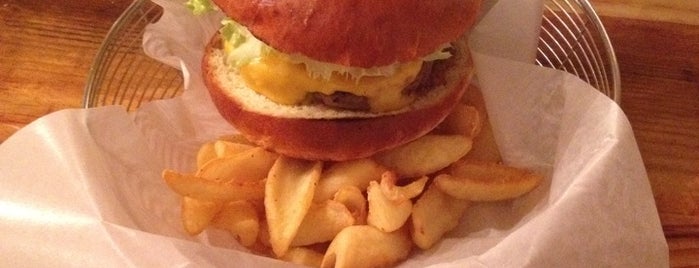 212 Hamburger & Delicious is one of Gravemente molto obesi <3.