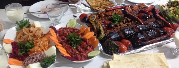Öz Adana Kebap is one of Posti che sono piaciuti a Derya.