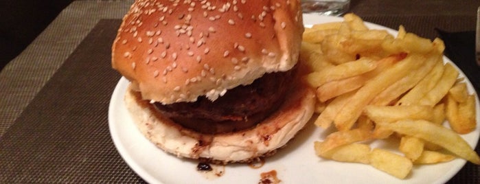 Gobu Burger is one of Básicos de Madrid..