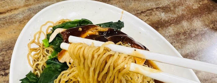 Lee Fun Nam Kee Chicken Rice & Restaurant 李范南记鸡饭 is one of Locais salvos de Ian.