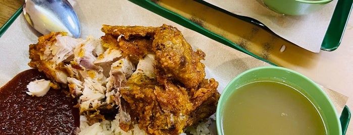 Fiie’s Cafe is one of Micheenli Guide: Nasi Ayam Penyet/Goreng in SG.