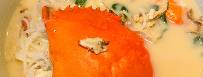 Chicken Pie Kitchen & Don Signature Crab is one of Zhi Char.