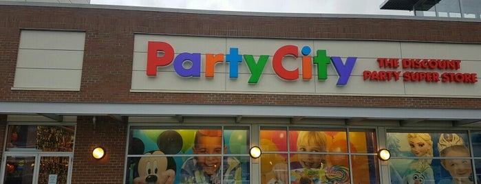 Party City is one of Orte, die Dan gefallen.