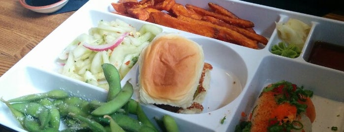 The Cowfish Sushi Burger Bar is one of Lugares favoritos de Ruth.